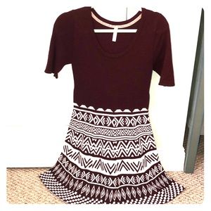 Cute 3/4 sleeve maroon and white patterned dress